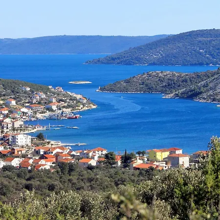 Apartment With A Parking Space Vinisce, Trogir - 23986 Vinisce
