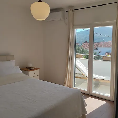 Apartment With A Parking Space Vinisce, Trogir - 23986 *