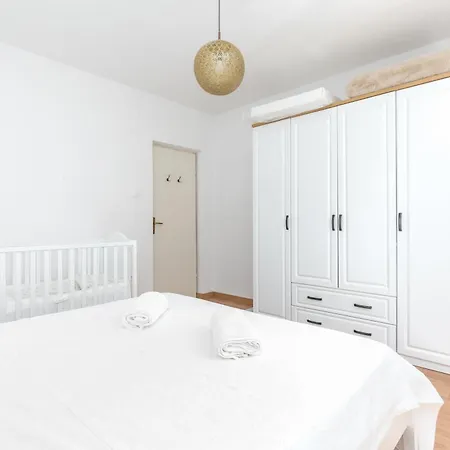 Appartement With A Parking Space Vinisce, Trogir - 23986 Vinišće